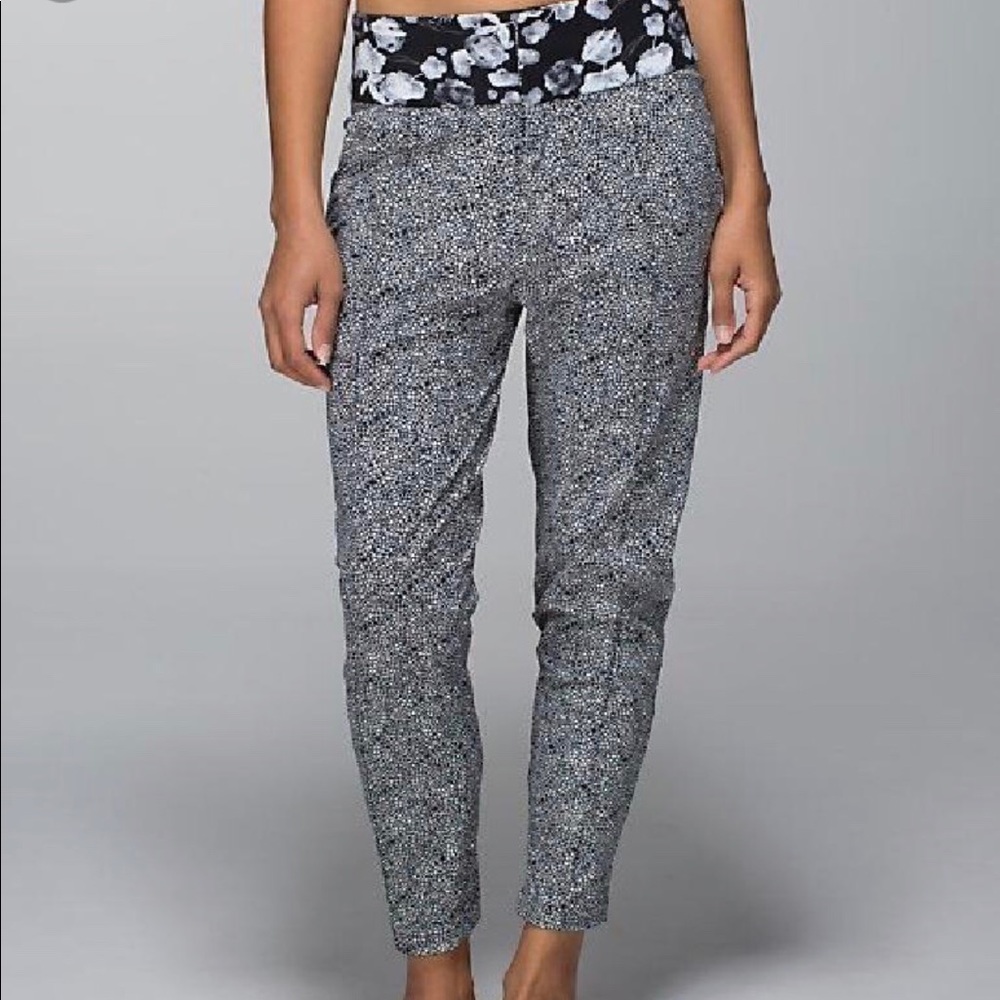 Lululemon Departure Pants-excellent condition!!